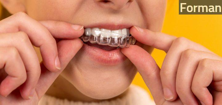 Consejos para cuidar los alineadores Invisalign Teen en la vida diaria